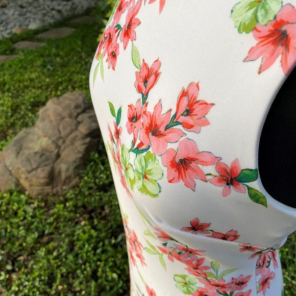 Tommy Hilfiger - Picture 2 of 5